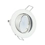 Det hvide V-TAC-downlightkit set skråt forfra med den indvendige ring og monteringsfjedre.