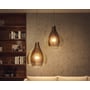 Stilfuldt ophængt belysning med Philips Hue White Ambiance E27 pærer, der skaber varm atmosfære i en stue.