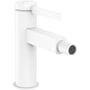 Hansgrohe Finoris bidétarmatur i mat hvid med 129mm fremspring og metal bundventil på hvid baggrund.