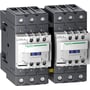 Tættere visning af to Schneider Electric 3-polede kontaktorer med reversering, fremhæver Everlink terminalerne og modelnavnet LC1D.