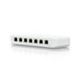 Isoleret billede af en hvid Ubiquiti USW-Ultra-60W 8-port GbE PoE switch med spejlet refleksion.