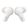 To JVC Gumy True Wireless in-ear earbuds i hvid, vist separat med JVC logo på hver øretelefon.