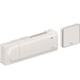 Uponor Smatrix Base kontrolenhed med kommunikationsmodul, hvid, med en kvadratisk termostat-enhed ved siden af. Synlig led-indikator på begge enheder.