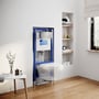 Villeroy & Boch ViConnect E200 betjeningsplade i krom monteret på en indbygningscisterne i et blåt installationsstel.