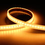 Oplyst Ansell Lighting U-Cell LED strip i varmt hvidt lys, der viser dens bløde lysspredning og fleksibilitet.