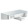 Hansgrohe ShowerTablet Select 300 kar/brus armatur i krom med glashylde og tydelige Select-knapper til brus og kar.