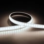 Ansell Lighting U-Cell LED strip, en fleksibel 48V silikonestrip med 6500K koldt hvidt lys, vist med lys på en grå baggrund.