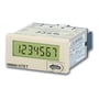 Omron H7ET tidtæller, 1/32DIN (48x24 mm), med selvdrevet LCD-display, der viser 1234567. Grå kabinet og reset-knap synlig.