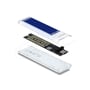 DeLock-kabinet til M.2 NVMe SSD skilt ad, med top, bund og kredsløb lagt frem hver for sig.