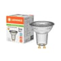 Ledvance PAR16 LED-reflektorlyskilde står foran sin orange og hvide emballage med produktets 7 W og 750 lm angivet.