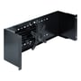DeLock sort monitorarm til 19-tommers rack i 4U-format set skråt fra siden med den bevægelige arm og VESA-plade.