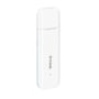 Hvid D-Link 4G LTE AX300 Wi-Fi 6 USB-adapter set skråt fra siden med afrundet kabinet og synligt logo.
