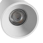 Tæt på lyskilden i SpectrumLED Orbito Overflade Downlight, viser den runde lysåbning og den dybe reflektor.