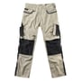 Fuldt billede af Mascot Lemberg arbejdsbukser i khaki/sort, C43, med synlige cargo lommer og Cordura forstærkninger på knæ og sider.