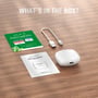 Indholdet til 4smarts SkyBuds Air vises: hvidt opladningsetui, USB-C-kabel og trykte vejledninger.
