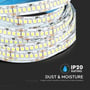 Tæt udsnit af V-Tac LED-strip på rulle med synlige lysdioder og grafik, der angiver IP20-klassificering.