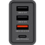 Nærbillede af Verbatim CHR-30EU1 USB opladerens porte: 1 x USB-C PD 3.0 20W og 2 x USB-A 10W.