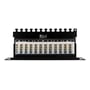 Nærbillede af bagsiden af DELTACO 10-PATCH16 patchpanel, der viser de farvekodede IDC-terminaler for nem installation.