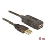 Nærbillede af DeLock aktivt USB 2.0 forlængerkabel, 5 m, med synlige USB-A han- og hunstik på hvid baggrund.