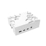 Skråt set viser Akasa Gem Pro-kabinettet til Raspberry Pi 4 Model B flere stikåbninger langs siden og det mønstrede låg.