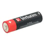 Et sort Verbatim alkaline AA batteri på 1,5V vist fra siden med fokus på logo og tekniske detaljer.