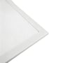 Hjørne af Philips LED-panel med hvid ramme omkring den fint strukturerede lysflade.