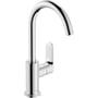 Hansgrohe Rebris S håndvaskarmatur i krom med ComfortZone 210 og et elegant, svingbart design på hvid baggrund.
