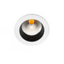 SG Armaturen Jupiter Pro Soft downlight i hvid med sort lyskilde-reflektor, 114 mm diameter, viser dark light effekt.