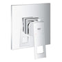 Grohe Eurocube 1-grebs brusearmatur i krom med en firkantet roset og et geometrisk udformet greb, monteret på væg.