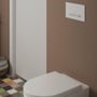 Villeroy & Boch 9221 Viconnect E300 vægtryk ses monteret på en brun væg over et toilet.
