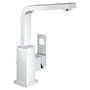 Grohe Eurocube håndvaskarmatur i krom med 1-grebs betjening og løftestang med bundventil, vist på hvid baggrund.