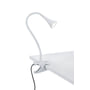 Hvid Viper LED bordlampe fra Trio Lighting med fleksibel arm og klemme, monteret på en hvid bordplade.