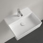 Villeroy & Boch Memento 2.0 håndvask, 50 cm, hvid, monteret på væg med forkromet armatur.