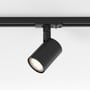 Astro Lighting Ascoli 1-faset skinnespot i mat sort monteret på en skinne, set nedefra og skråt.