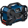 Bosch radio GPB 18V H-6 SRC i blå og sort design med integreret håndtag og højttalere på hvid baggrund.