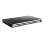 D-Link managed switch med 48 x 10/100/1000BASE-T porte, Layer 3, stabelbar, vist fra en skrå vinkel på hvid baggrund.