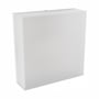 SpectrumLED 20W CCT-væglampe på 25 x 25 cm set skråt forfra med sin brede, hvide lysflade.