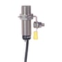 Nærbillede af Schneider Electric induktiv sensor XS6 M18, viser M18 metalgevindet og monteringsbeslag med terminal.