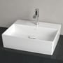 Villeroy & Boch Memento 2.0 topmonteringsvask i hvid porcelæn med et firkantet design, monteret på en sort bordplade med krom armatur.
