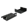 Delock Keystone-patchpanel med otte porte vist adskilt fra det sorte monteringsbeslag, så delene ses hver for sig.
