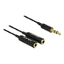Nærbillede af DeLock audio splitterkabel, der viser guldbelagte 3,5 mm jack-stik og sort kabel på hvid baggrund.