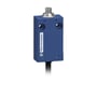 Fronten af Telemecanique Sensors XCMH2110LA1 endestopkontakt ses tættere på med monteringshuller, metalstempel og kabel.