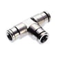 Norgren PUSH-IN T-stykke i forniklet messing med 6 mm slangediameter, ideel til pneumatiske systemer.