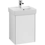 Villeroy & Boch Collaro underskab i hvid med 41 cm bredde, monteret med krom vandhane og hvid porcelænsvask.