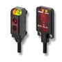Omron E3T-SR41-C 2M fotoelektrisk refleksionssensor vist forfra og bagfra med røde og grønne felter på fronten.