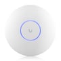 Ubiquiti U7-Pro-Max WiFi 7 access point set ovenfra med en blå lysende ring, der indikerer aktivitet eller status.