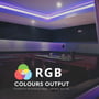 V-TAC RGB LED stribelys med farveovergang i loftet og på vægge i et moderne rum.