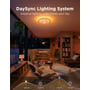 Govee Smart Ceiling Light Ultra er monteret i loftet i en stue og lyser varmt over indretningen.