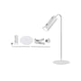Den hvide, opladelige 3-i-1 LED-lampe står samlet ved siden af lampehoved, fod og monteringsdele.