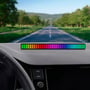 Bordlampe med RGBIC lys vises på et bil-instrumentbræt, synkroniseret med omverdenen som en visuel equalizer.
